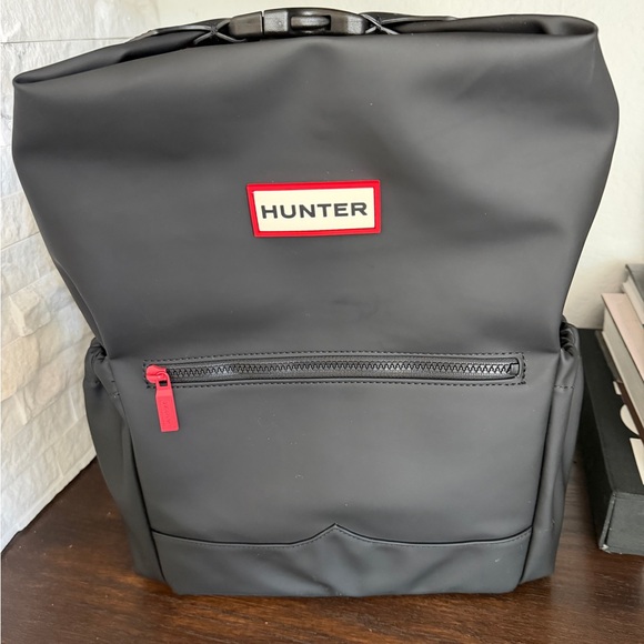 HUNTER Viral Top Clip Black Backpack! BRAND NEW - Picture 2 of 12